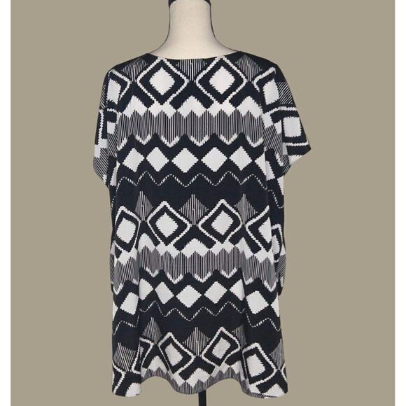 Lane Bryant Black and White Top with Geometric Print and Beading Size 26/28 - Picture 2 of 6